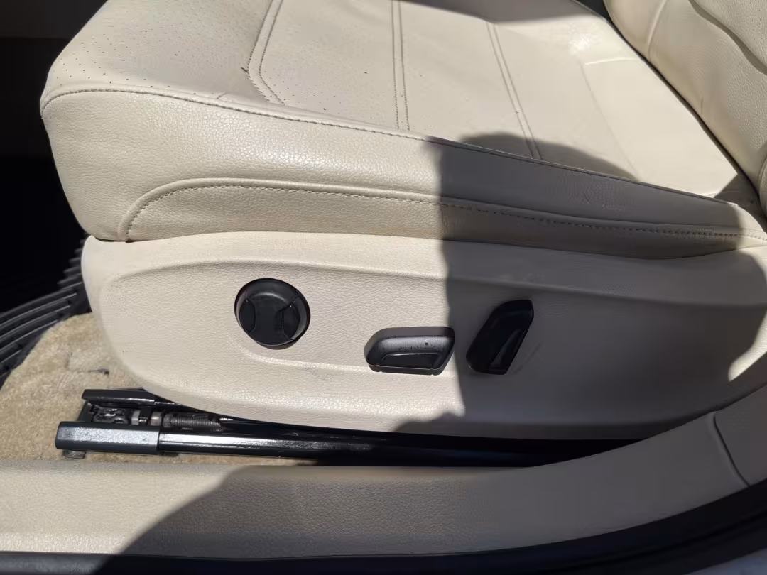 2015 Volkswagen Passat - 1VWBV7A31FC054326 - Image #19
