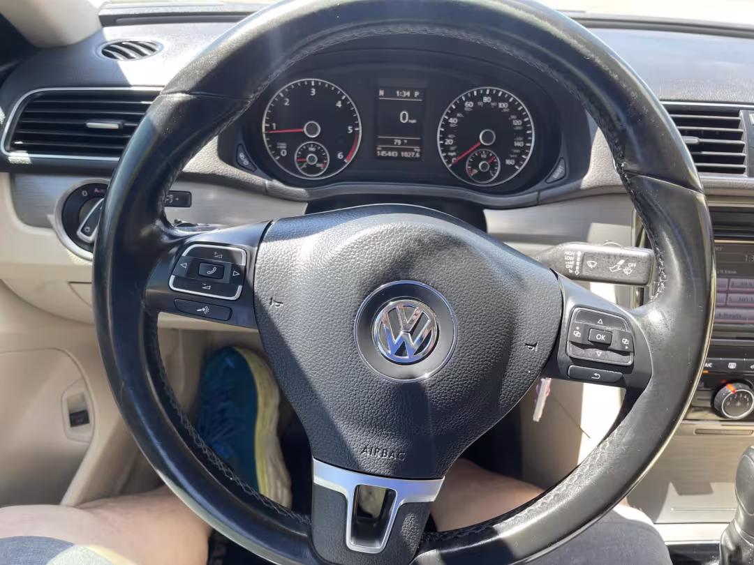 2015 Volkswagen Passat - 1VWBV7A31FC054326 - Image #20