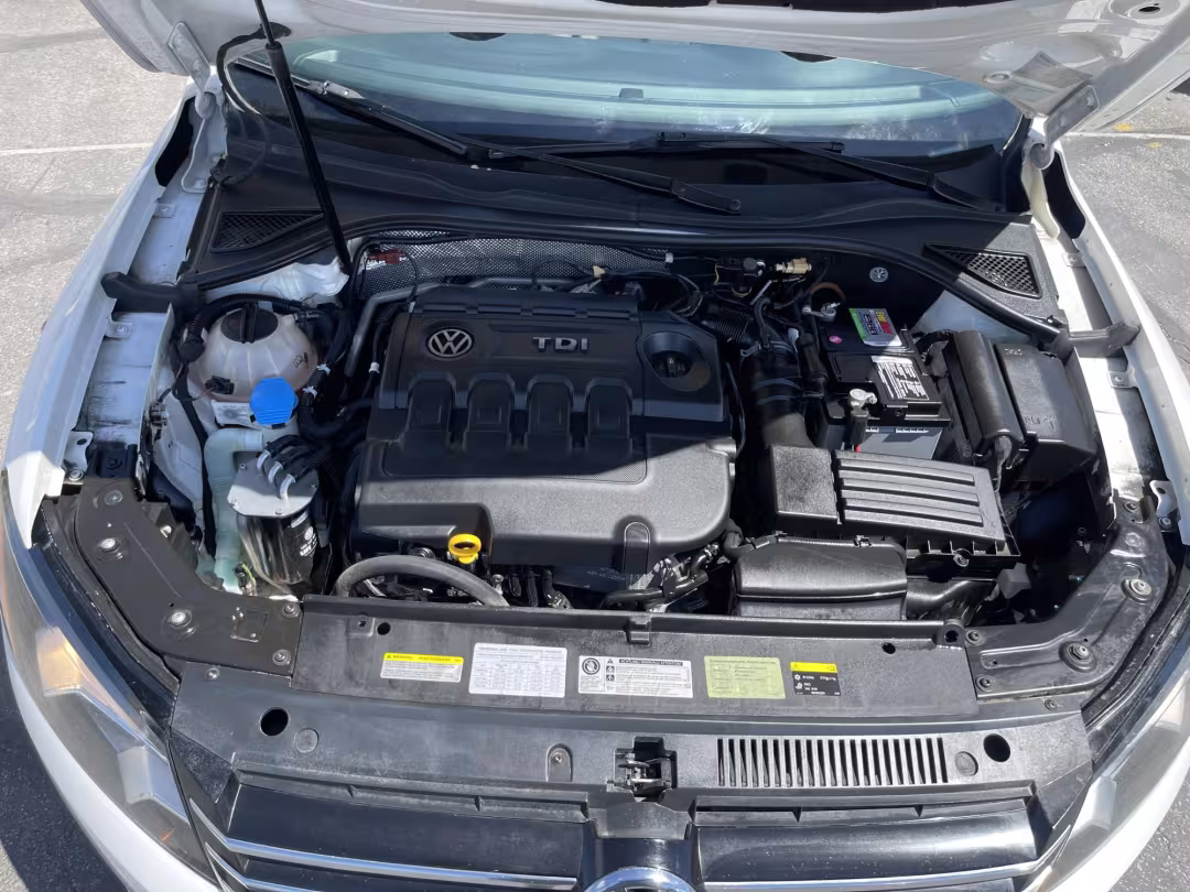 2015 Volkswagen Passat - 1VWBV7A31FC054326 - Image #23