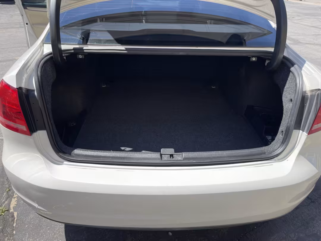 2015 Volkswagen Passat - 1VWBV7A31FC054326 - Image #26