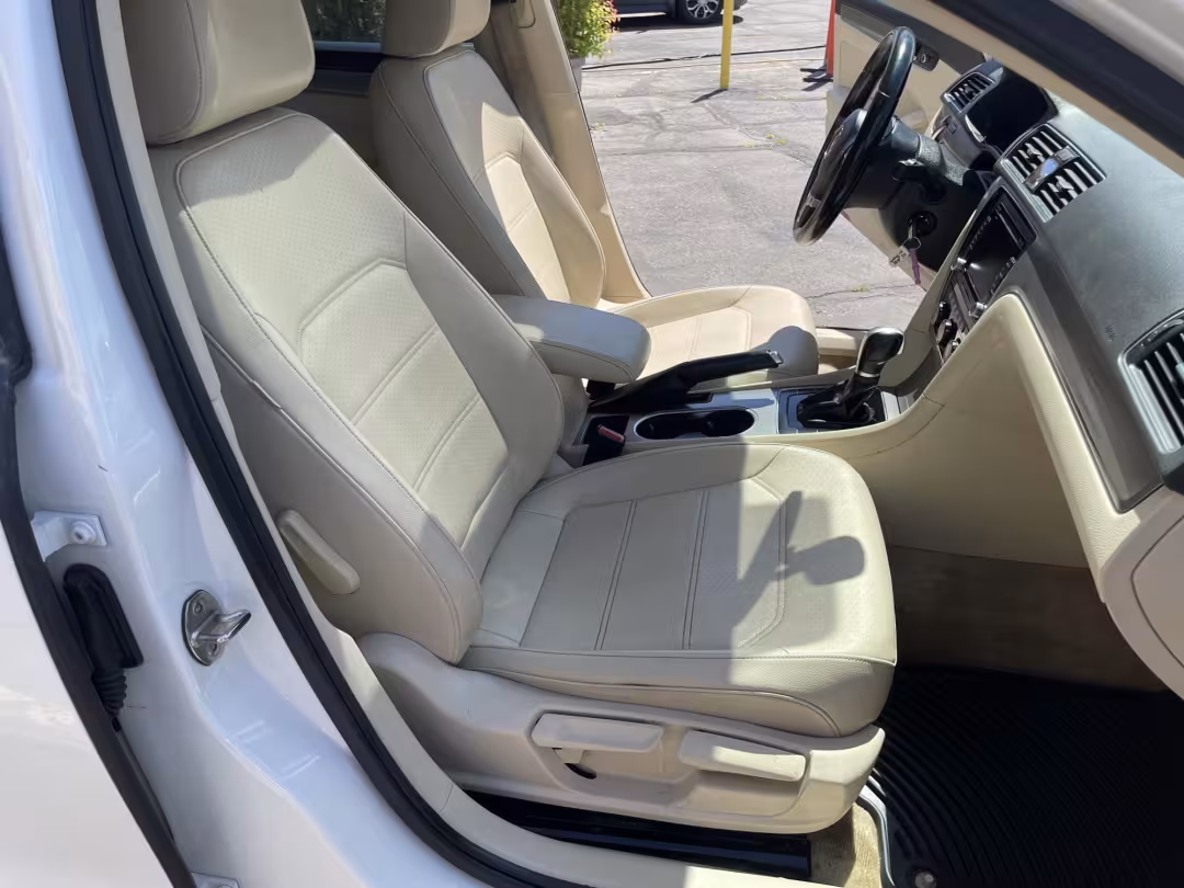 2015 Volkswagen Passat - 1VWBV7A31FC054326 - Image #27
