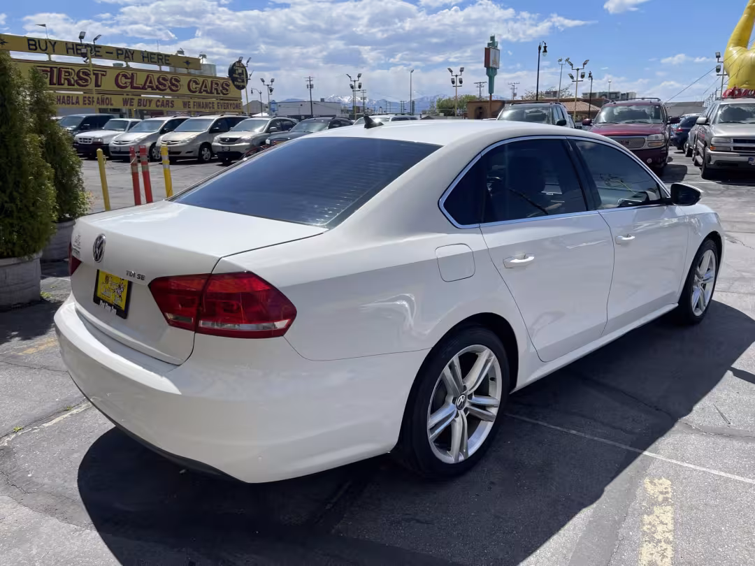 2015 Volkswagen Passat - 1VWBV7A31FC054326 - Image #5