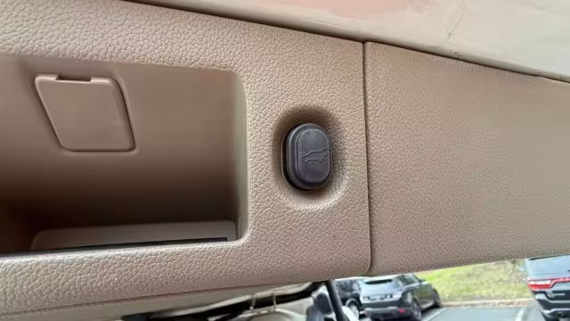 2016 Chevrolet Tahoe - 1GNSKCKCXGR136306 - Image #23