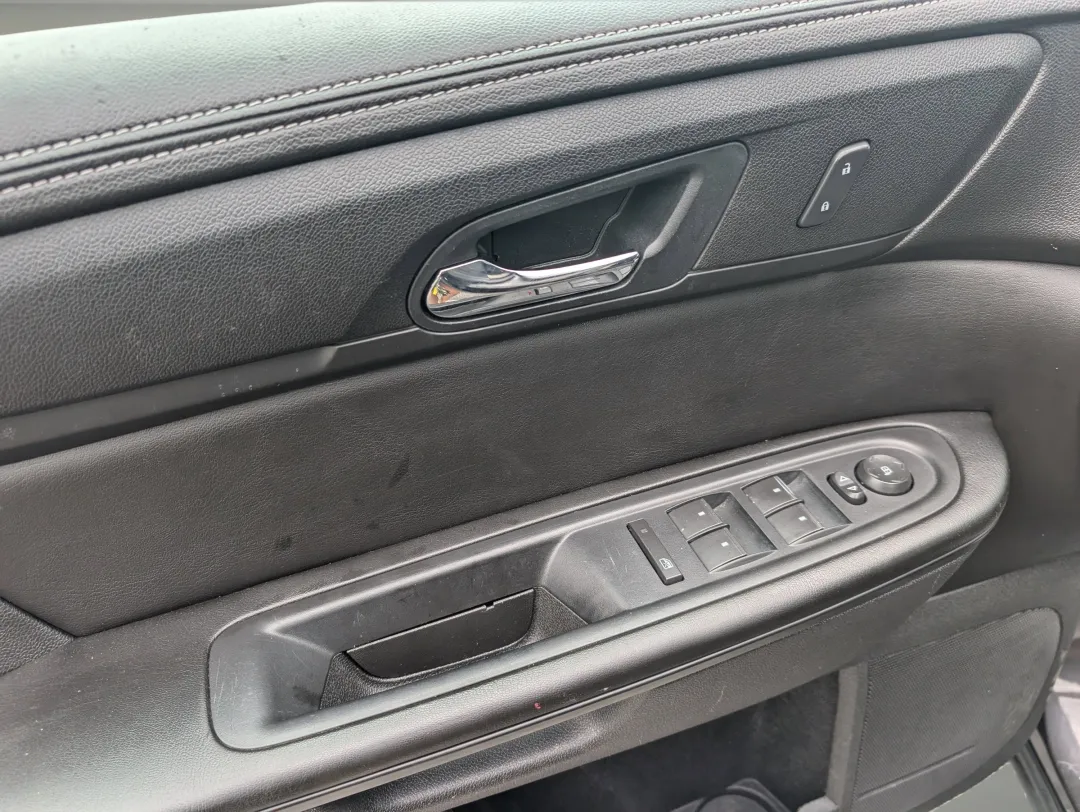 2016 Chevrolet Traverse - 1GNKRGKD7GJ195727 - Image #10