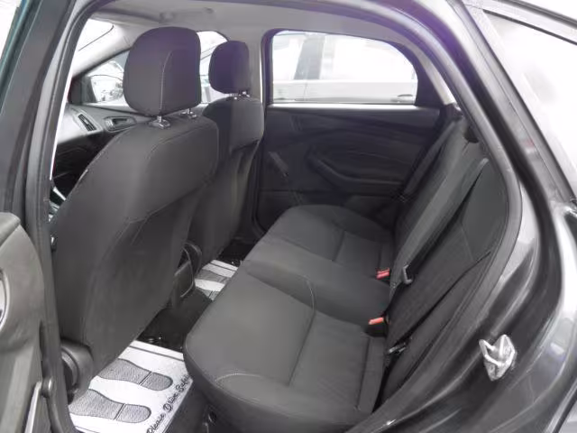 2016 Ford Focus - 1FADP3E24GL368303 - Image #3