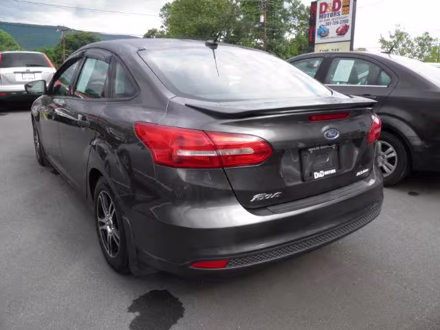 2016 Ford Focus - 1FADP3E24GL368303 - Image #4