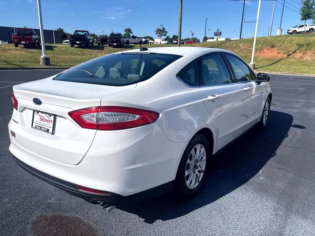 2016 Ford Fusion - 3FA6P0G74GR359926 - Image #10