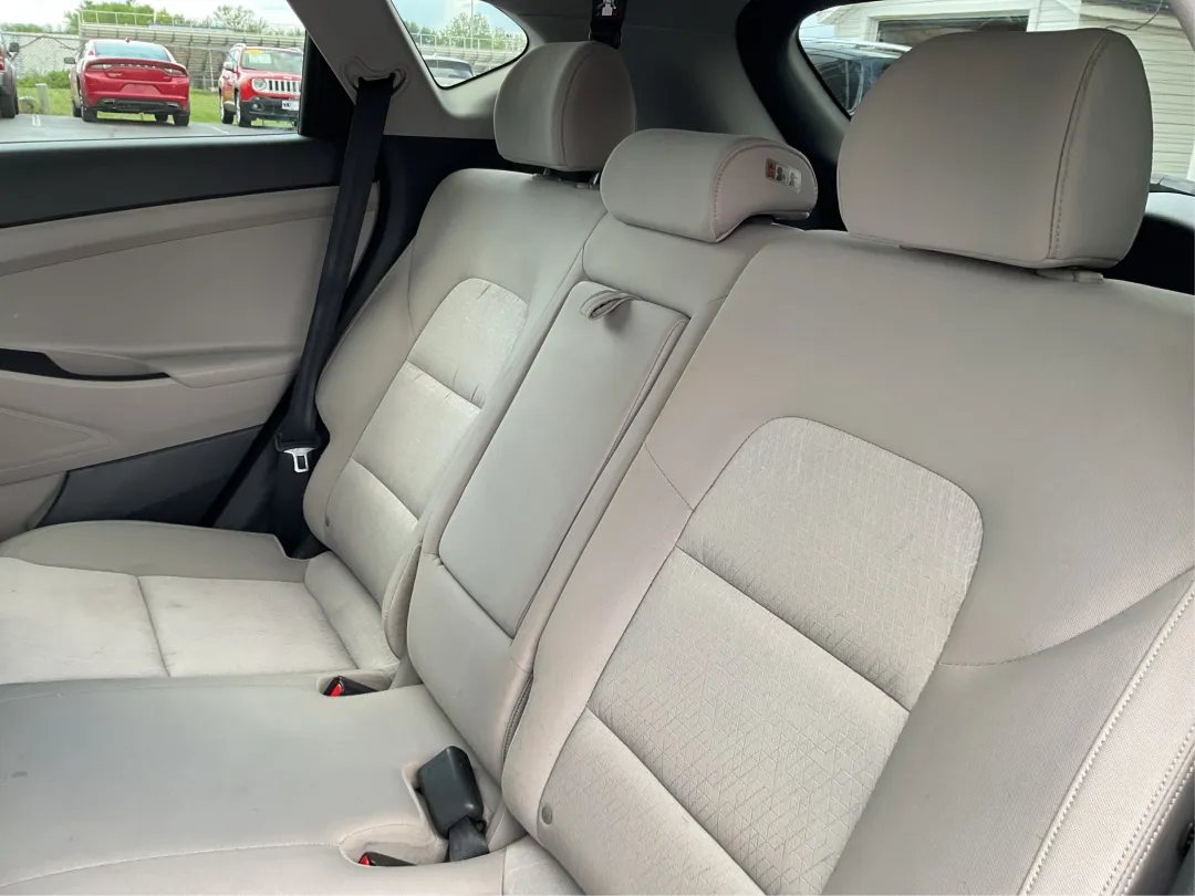 2016 Hyundai Tucson - KM8J3CA24GU094928 - Image #10