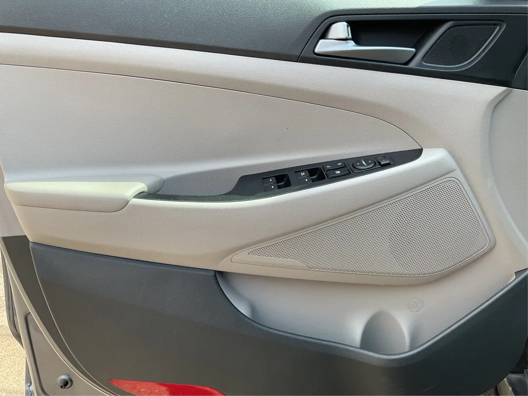 2016 Hyundai Tucson - KM8J3CA24GU094928 - Image #18