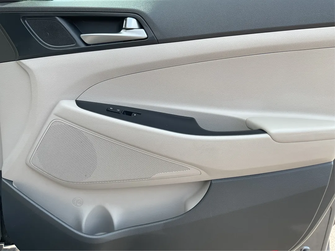2016 Hyundai Tucson - KM8J3CA24GU094928 - Image #19