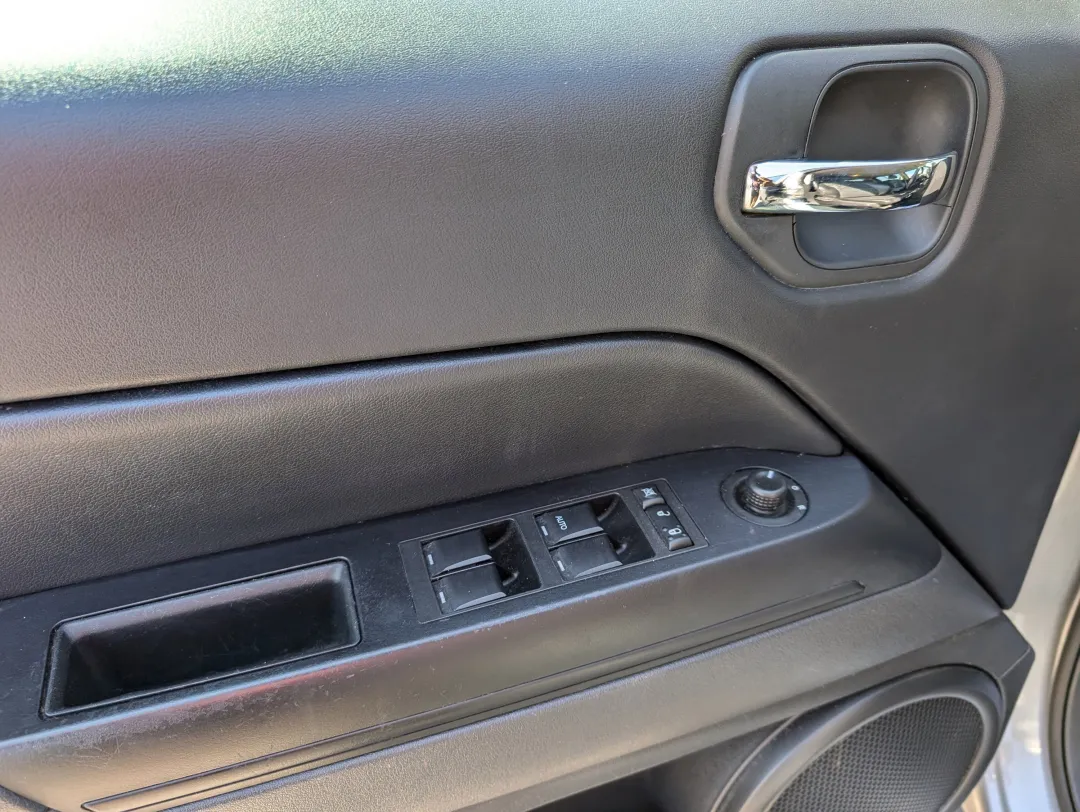 2016 Jeep Patriot - 1C4NJPFA9GD749331 - Image #10