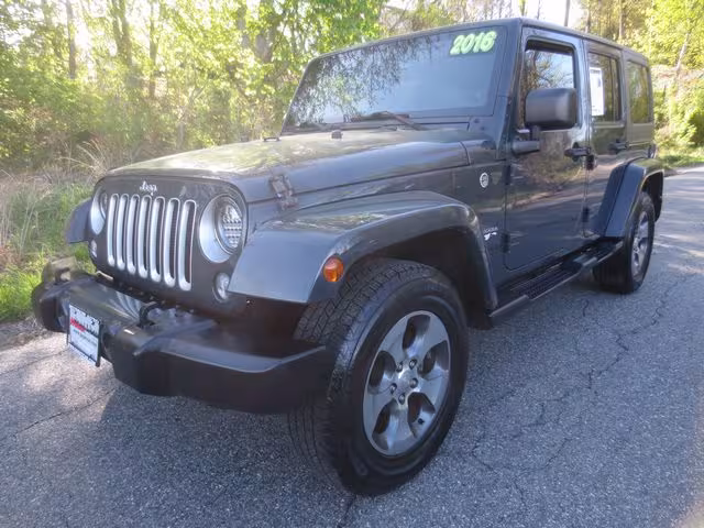 2016 Jeep Wrangler - 1C4HJWEG5GL253316 - Image #10
