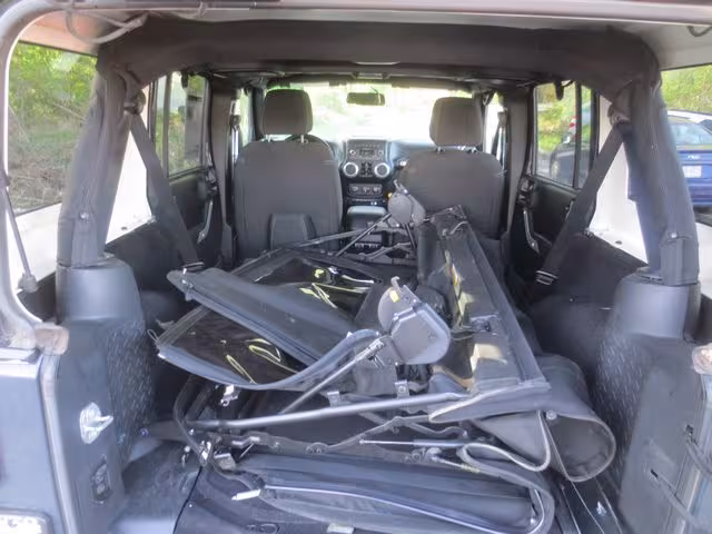 2016 Jeep Wrangler - 1C4HJWEG5GL253316 - Image #9
