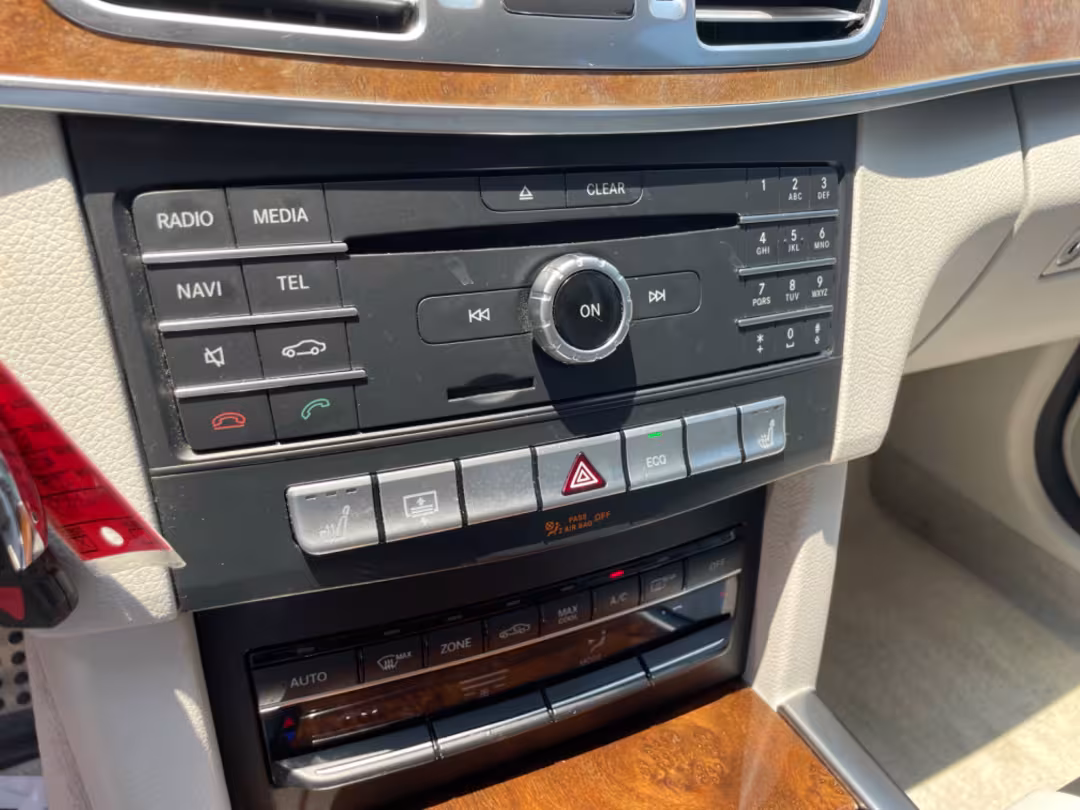 2016 Mercedes-Benz E-Class - WDDHF5KB7GB198948 - Image #16