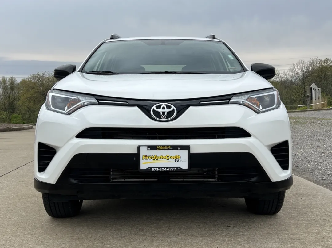 2016 Toyota RAV4 - JTMBFREV6GJ100799 - Image #11