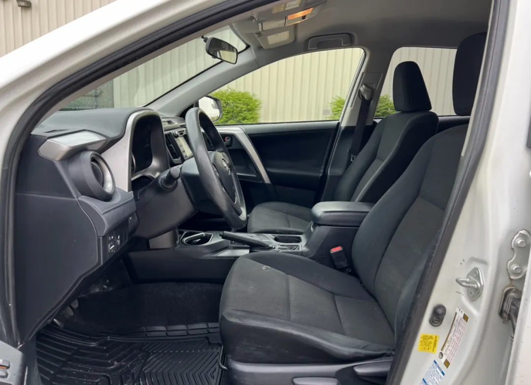 2016 Toyota RAV4 - JTMBFREV6GJ100799 - Image #13