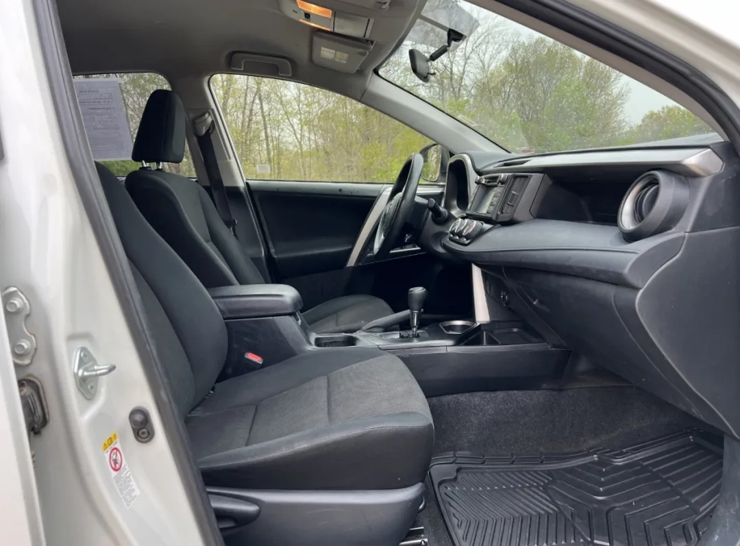 2016 Toyota RAV4 - JTMBFREV6GJ100799 - Image #15