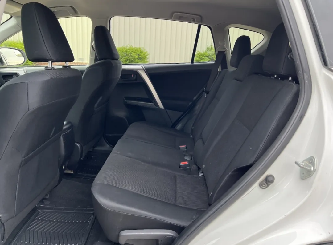2016 Toyota RAV4 - JTMBFREV6GJ100799 - Image #16