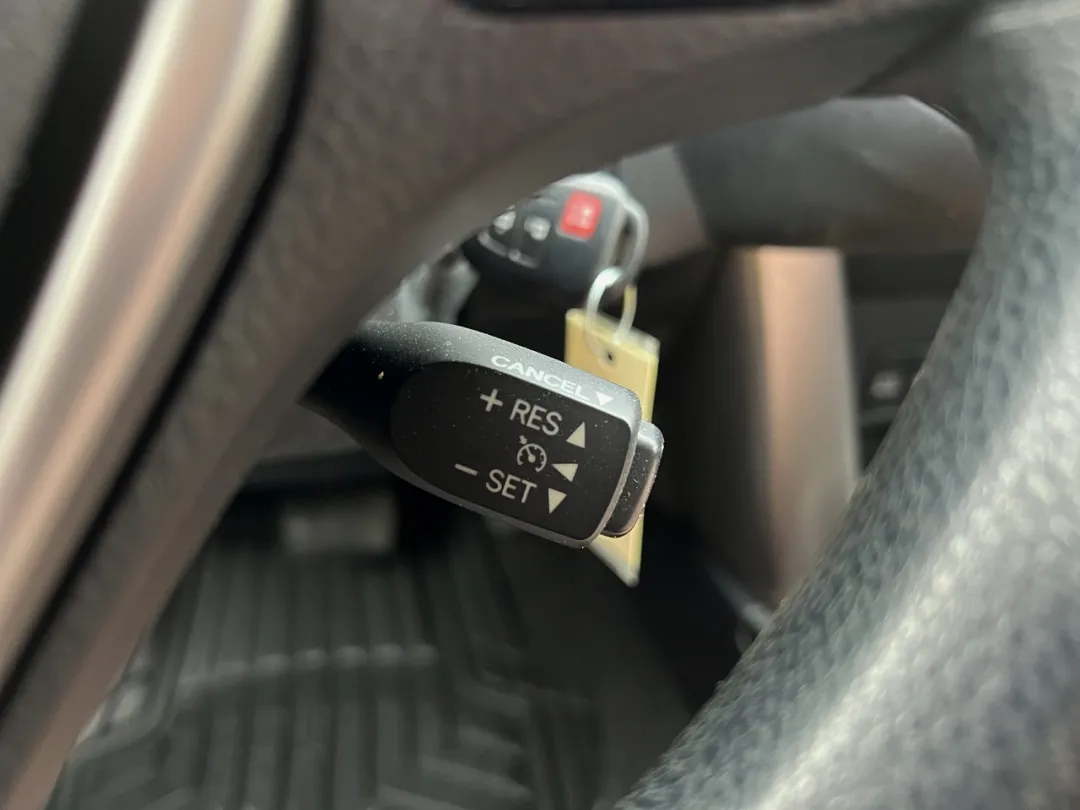 2016 Toyota RAV4 - JTMBFREV6GJ100799 - Image #22