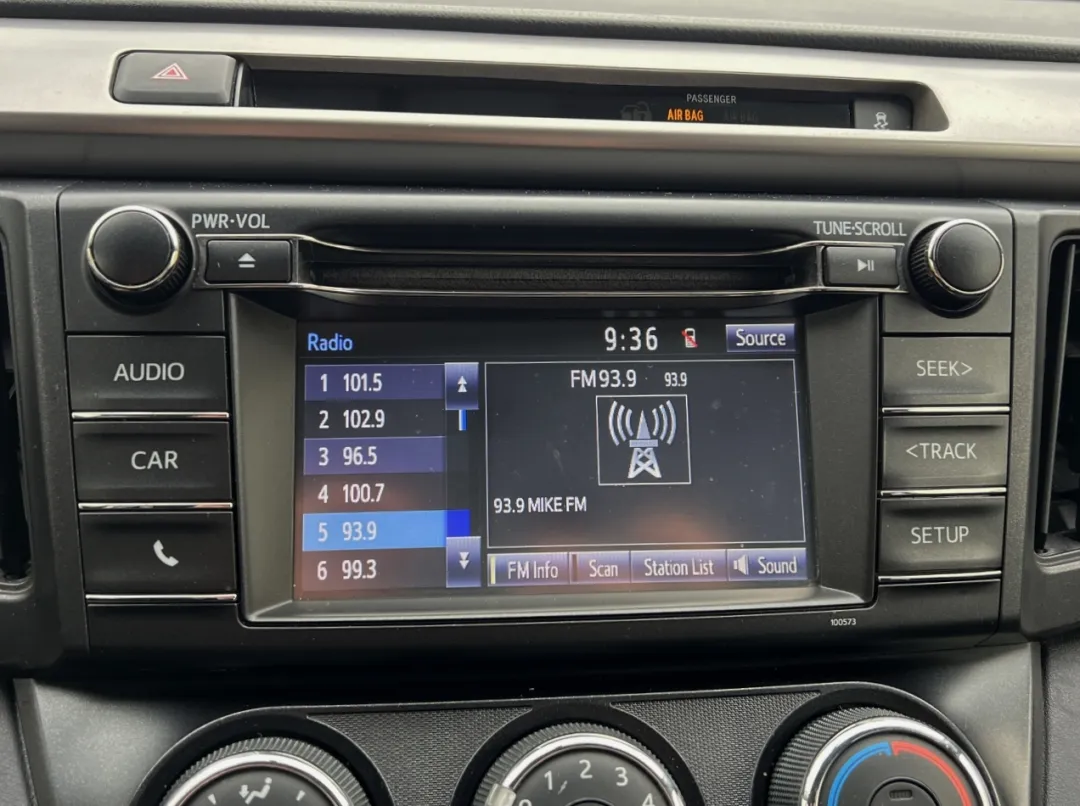 2016 Toyota RAV4 - JTMBFREV6GJ100799 - Image #25