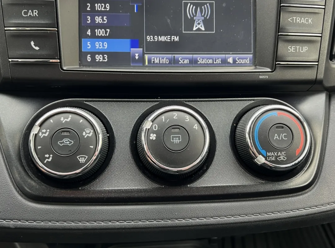 2016 Toyota RAV4 - JTMBFREV6GJ100799 - Image #26