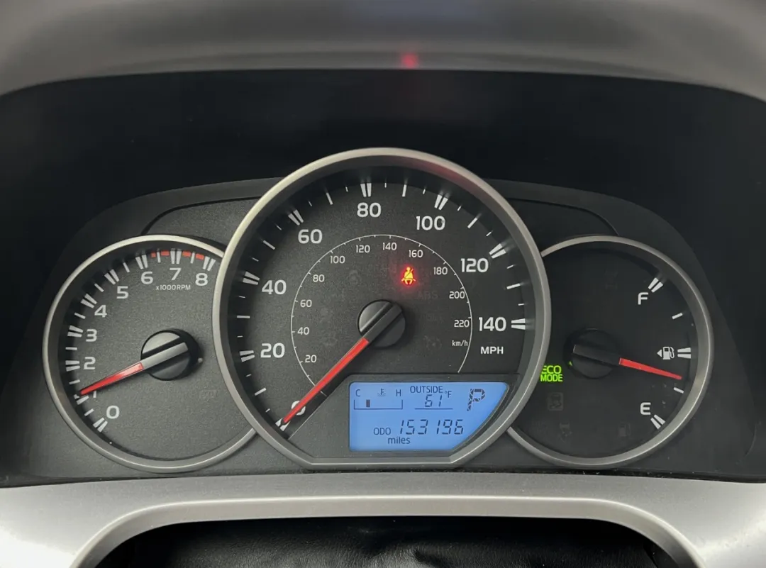 2016 Toyota RAV4 - JTMBFREV6GJ100799 - Image #3