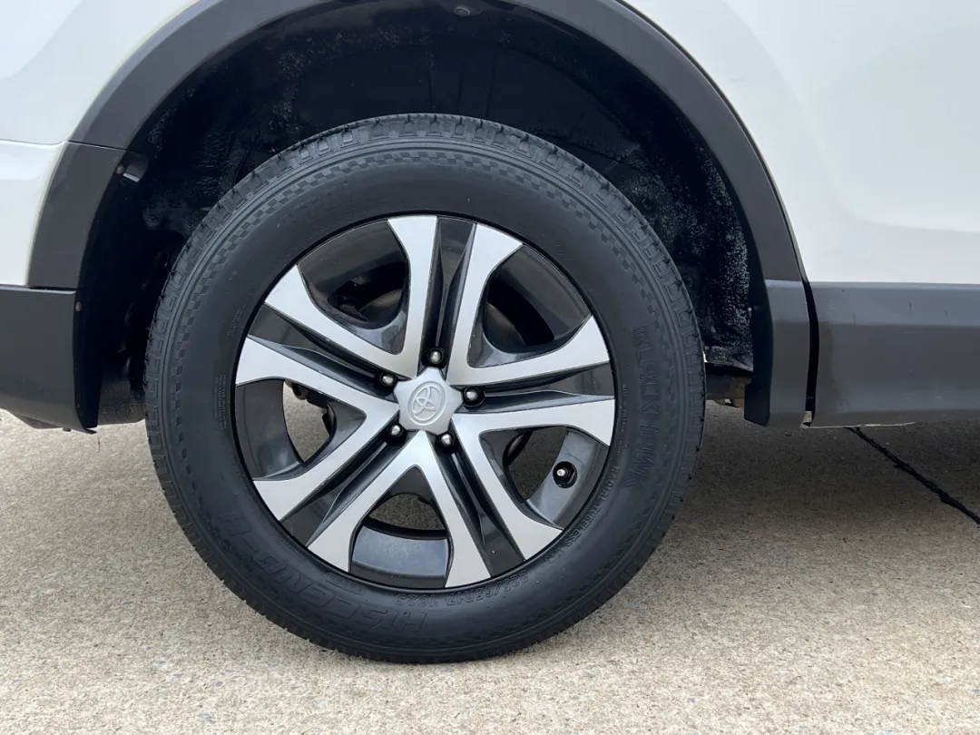 2016 Toyota RAV4 - JTMBFREV6GJ100799 - Image #35