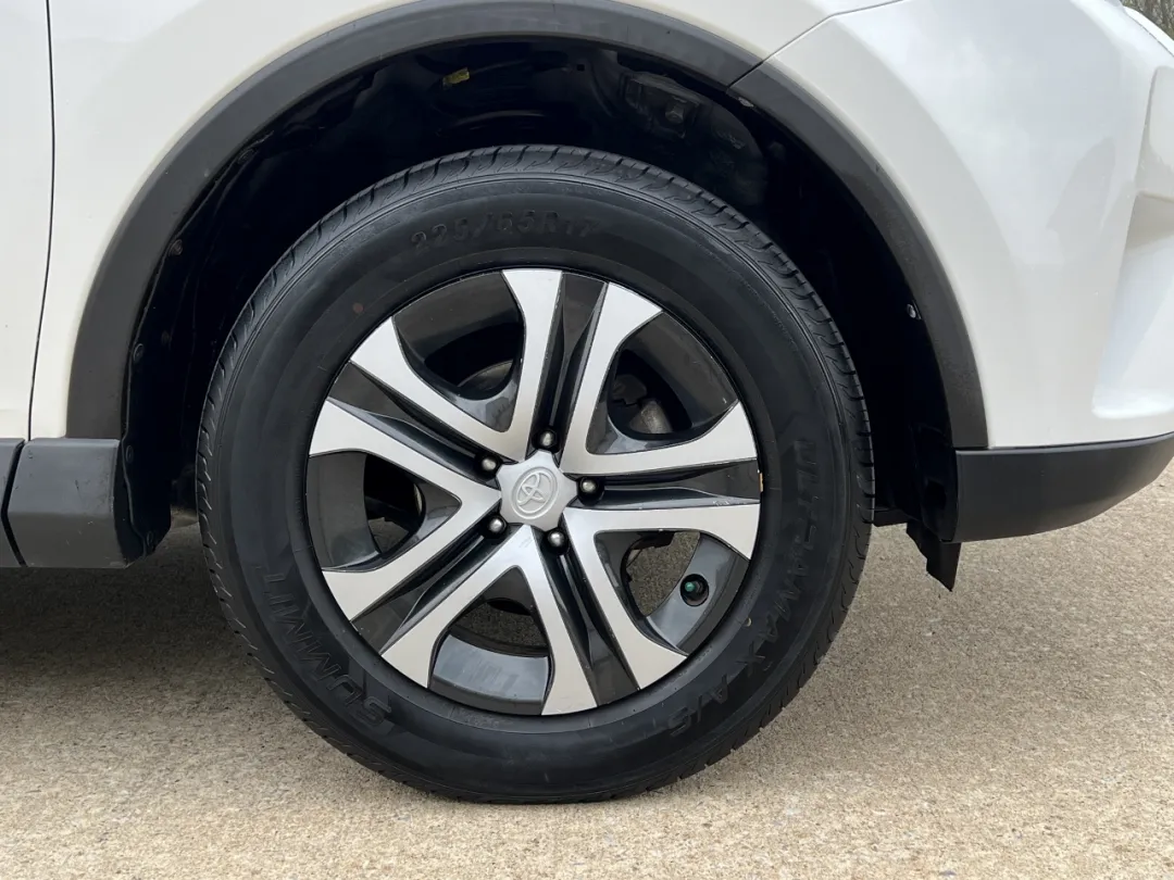 2016 Toyota RAV4 - JTMBFREV6GJ100799 - Image #36