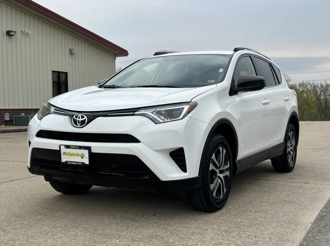 2016 Toyota RAV4 - JTMBFREV6GJ100799 - Image #5