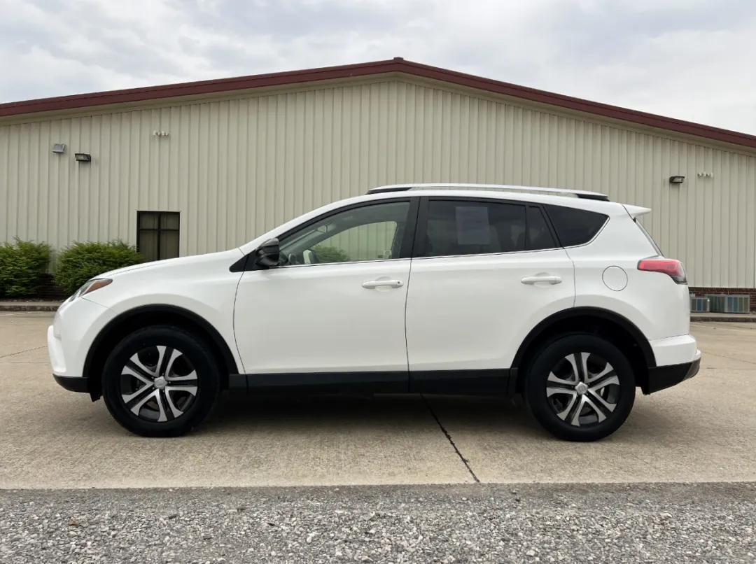 2016 Toyota RAV4 - JTMBFREV6GJ100799 - Image #6