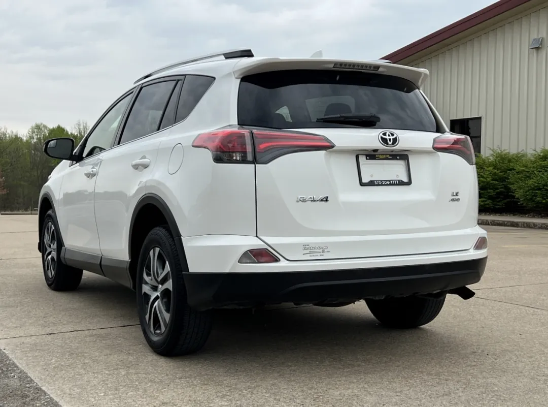 2016 Toyota RAV4 - JTMBFREV6GJ100799 - Image #9