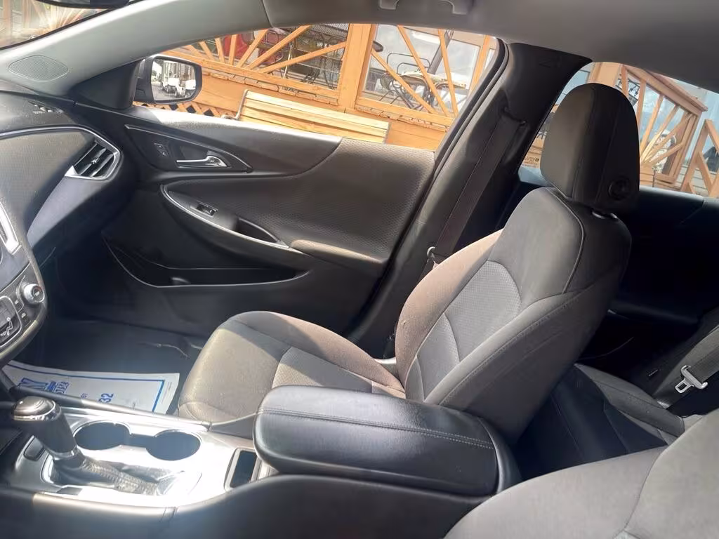 2017 Chevrolet Malibu - 1G1ZE5ST4HF158971 - Image #10
