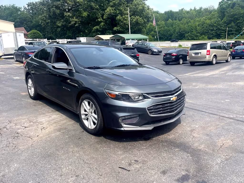 2017 Chevrolet Malibu - 1G1ZE5ST4HF158971 - Image #4
