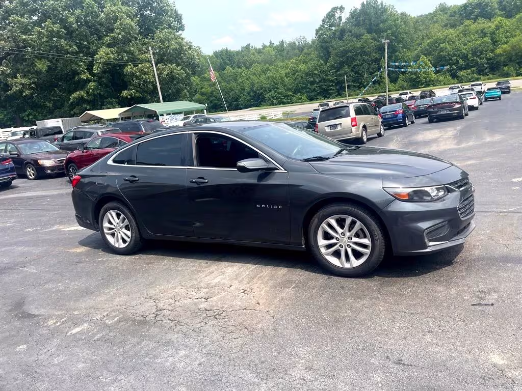 2017 Chevrolet Malibu - 1G1ZE5ST4HF158971 - Image #5