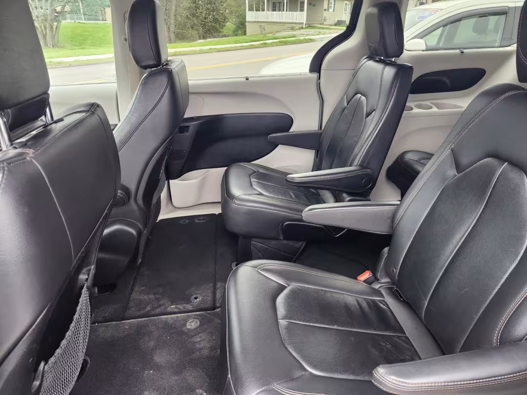 2017 Chrysler Pacifica - 2C4RC1BG6HR505508 - Image #3