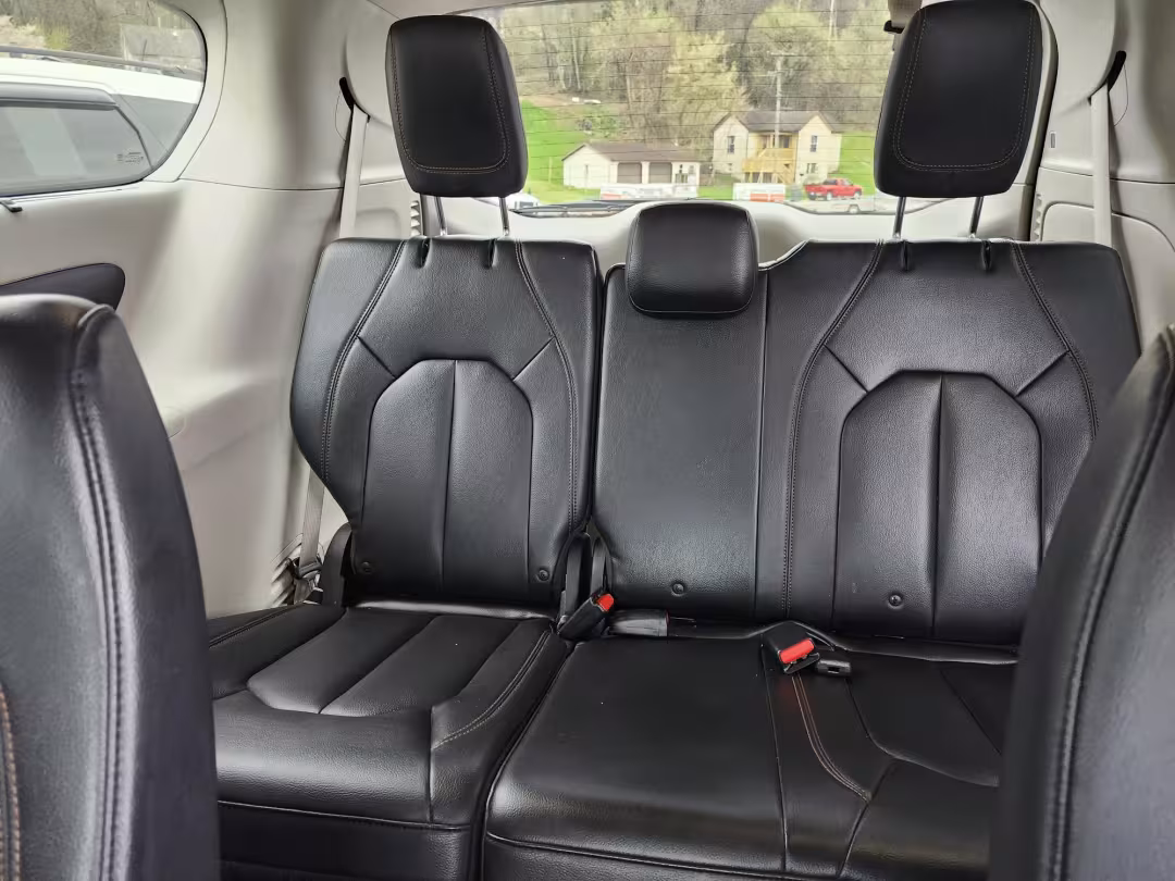 2017 Chrysler Pacifica - 2C4RC1BG6HR505508 - Image #4