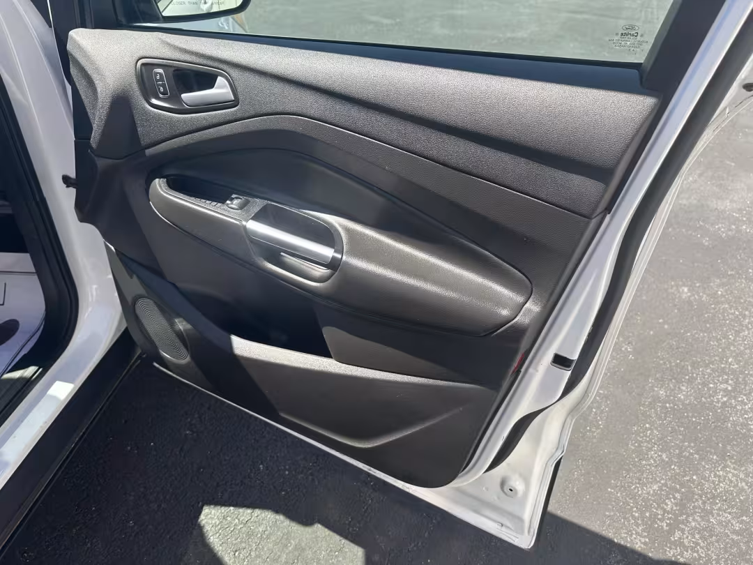 2017 Ford Escape - 1FMCU9GD3HUE83272 - Image #17
