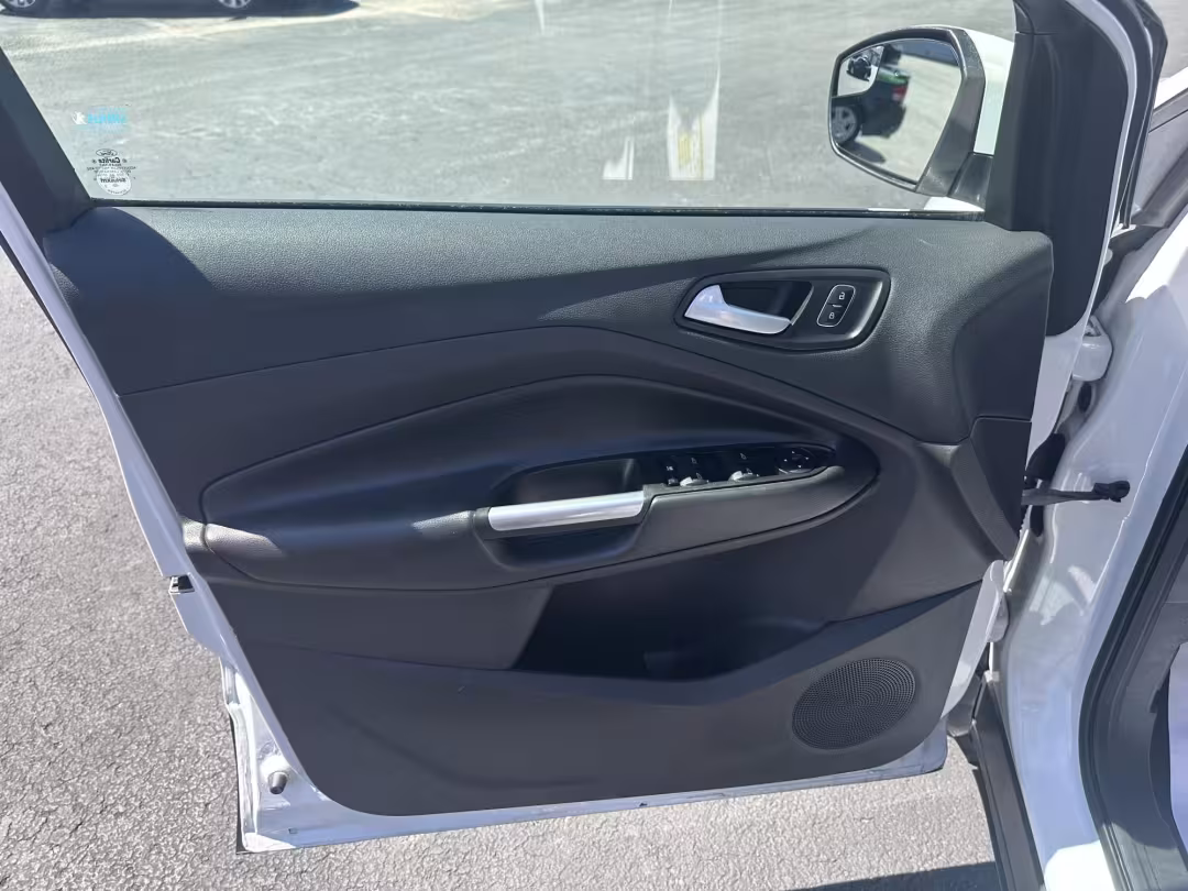 2017 Ford Escape - 1FMCU9GD3HUE83272 - Image #5