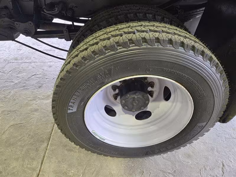 2017 Ford F-550 - 1FDUF5GT5HEE69396 - Image #11