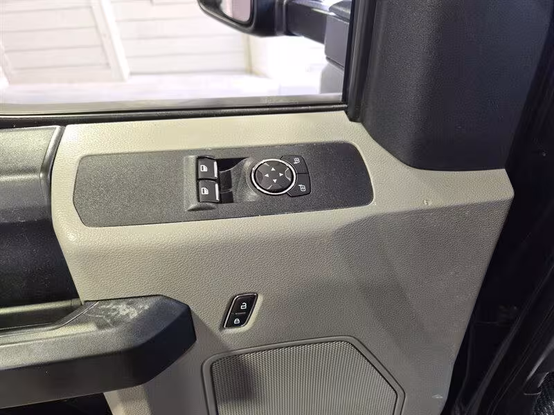 2017 Ford F-550 - 1FDUF5GT5HEE69396 - Image #16