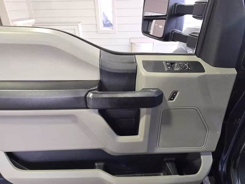 2017 Ford F-550 - 1FDUF5GT5HEE69396 - Image #17