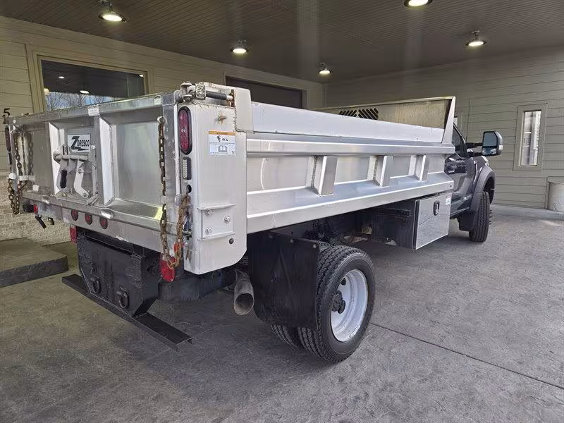2017 Ford F-550 - 1FDUF5GT5HEE69396 - Image #2