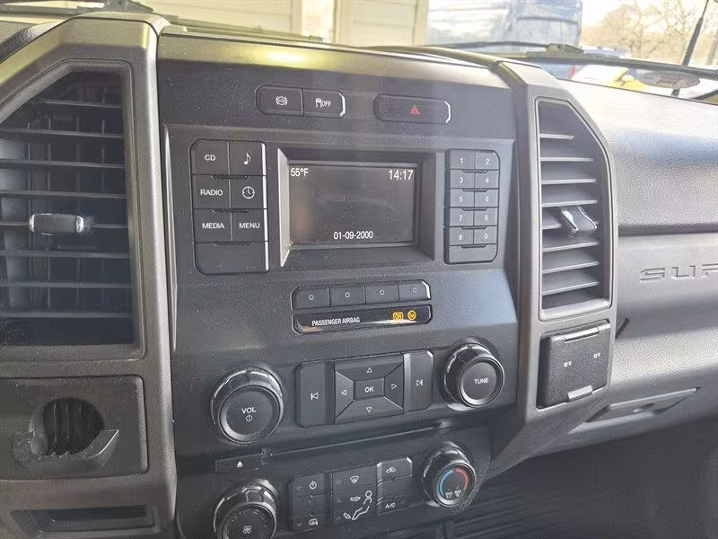 2017 Ford F-550 - 1FDUF5GT5HEE69396 - Image #23