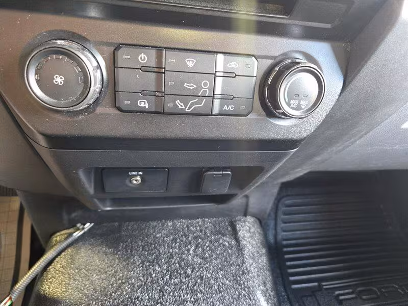 2017 Ford F-550 - 1FDUF5GT5HEE69396 - Image #24