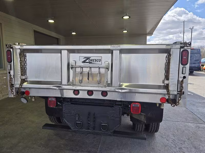 2017 Ford F-550 - 1FDUF5GT5HEE69396 - Image #3