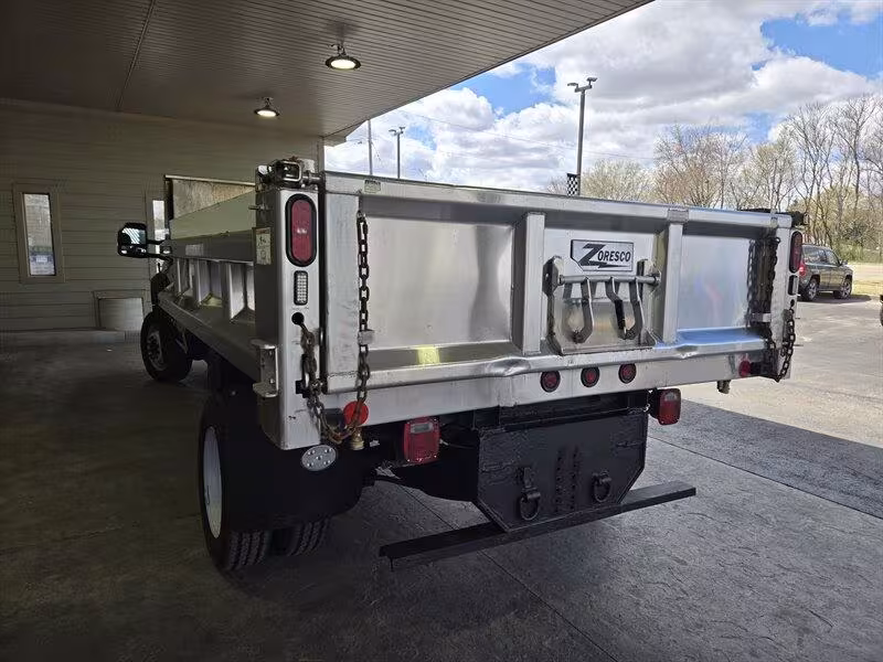 2017 Ford F-550 - 1FDUF5GT5HEE69396 - Image #4