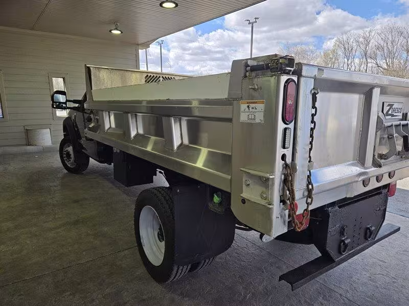 2017 Ford F-550 - 1FDUF5GT5HEE69396 - Image #5
