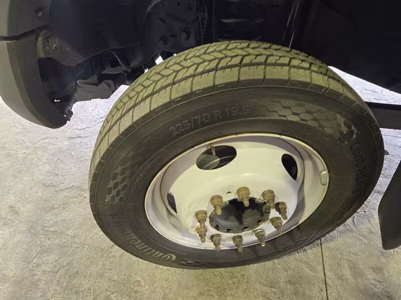 2017 Ford F-550 - 1FDUF5GT5HEE69396 - Image #9