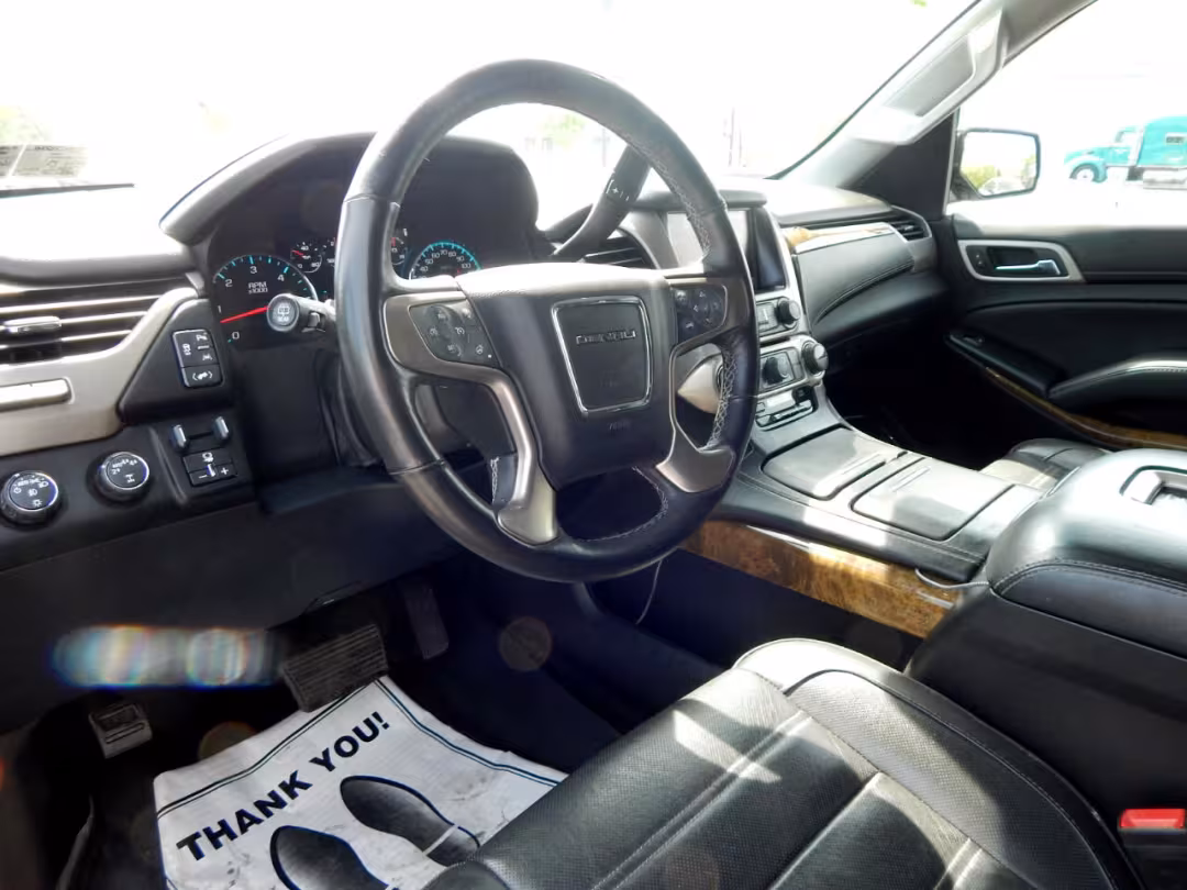 2017 GMC Yukon XL - 1GKS2HKJ6HR380450 - Image #15