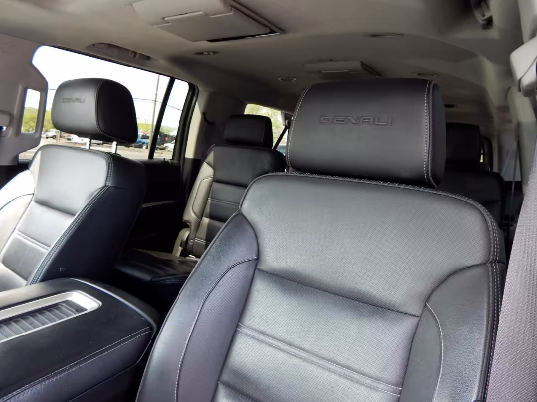 2017 GMC Yukon XL - 1GKS2HKJ6HR380450 - Image #16